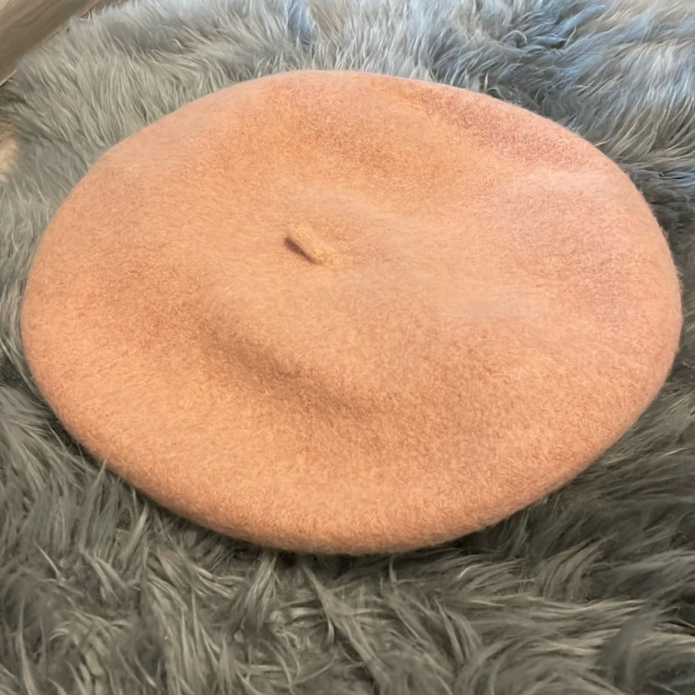 Beret/ hat/ blush pink/ new
